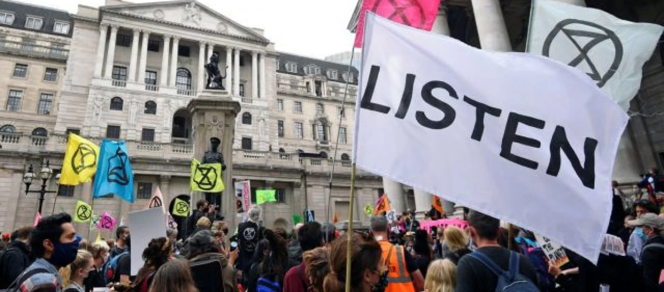Η διανομή βρετανικών εφημερίδων διαταράχθηκε λόγω δράσης ακτιβιστών της Extinction Rebellion